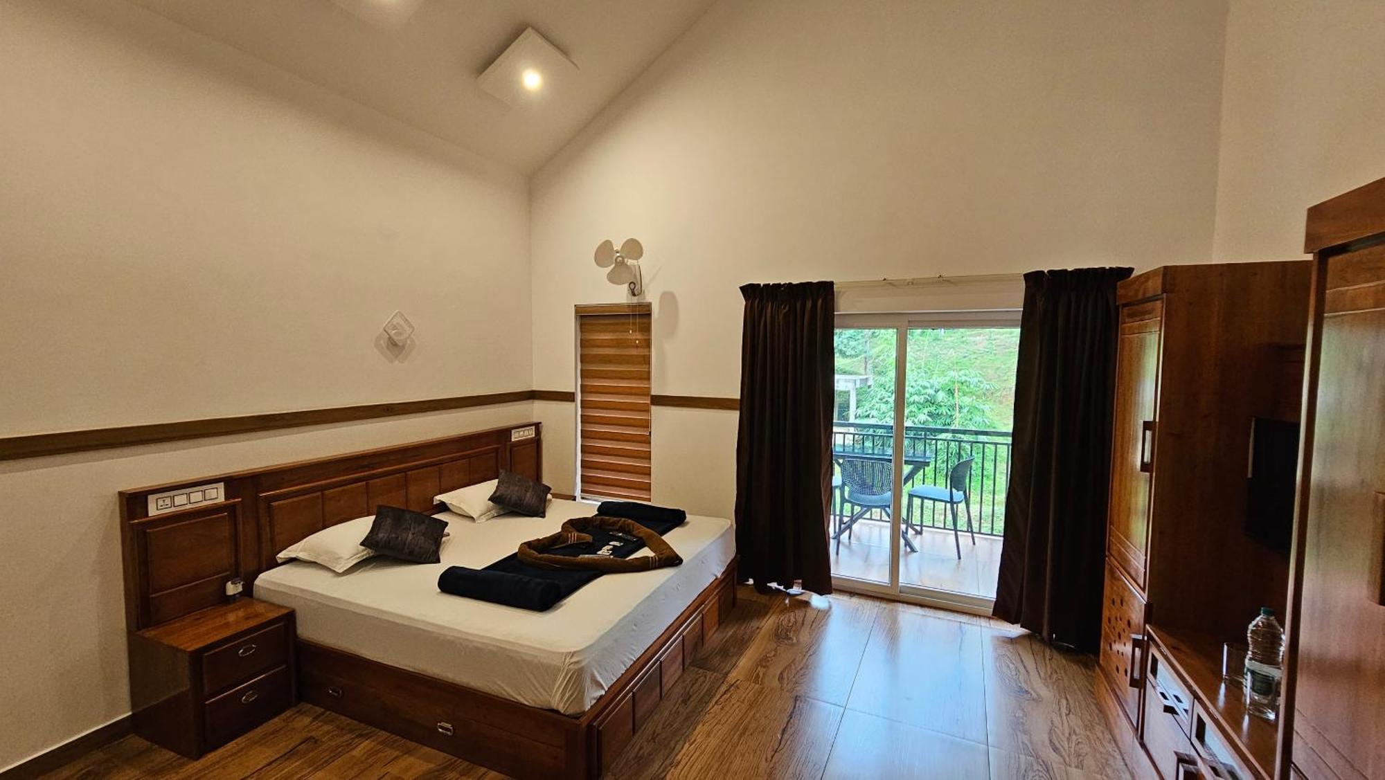 Casta Wild Resort Batheri Exterior photo