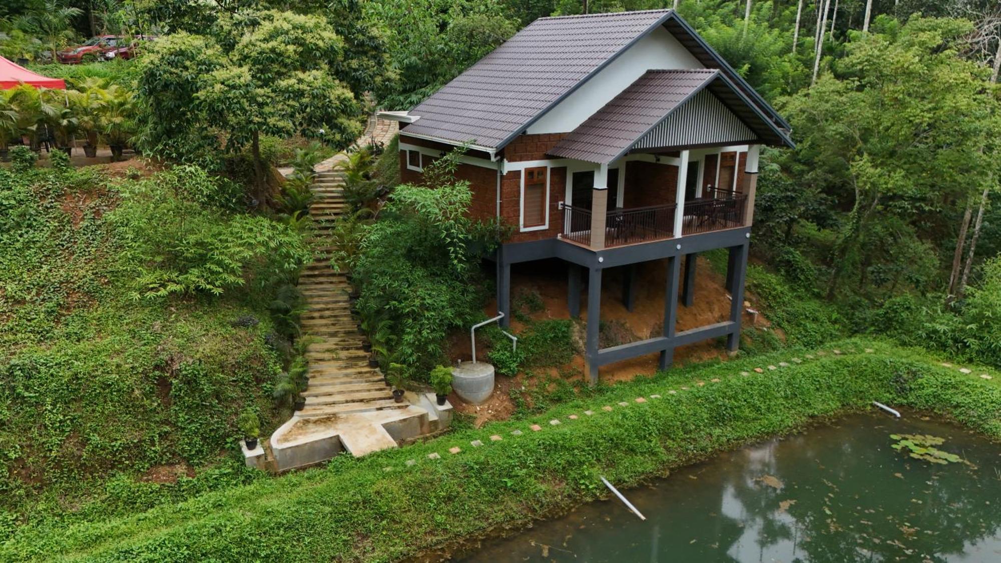 Casta Wild Resort Batheri Exterior photo