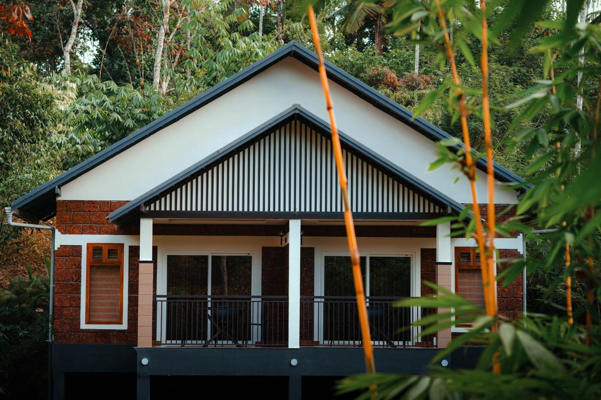 Casta Wild Resort Batheri Exterior photo